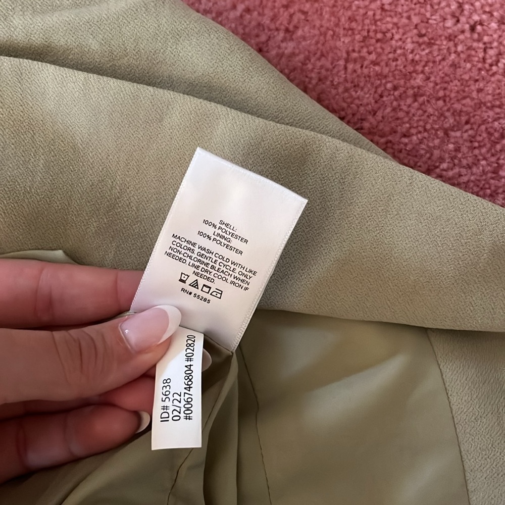 NWT Peak Lapel One Button Cropped Blazer - Medium - Picture 7 of 7